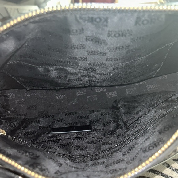 Michael Kors purse great shape - Picture 4 of 4